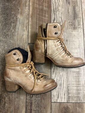 Freebird by Steven Devin Women’s Lace-Up Ankle Boots in Distressed Tan